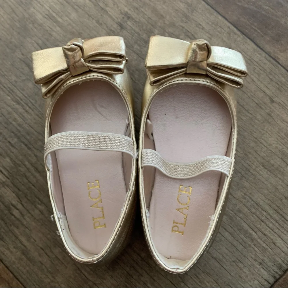 The children’s place gold bow flat